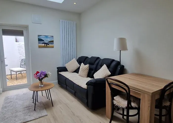 Newly Refurbed 1Bd Cottage In Prime Location